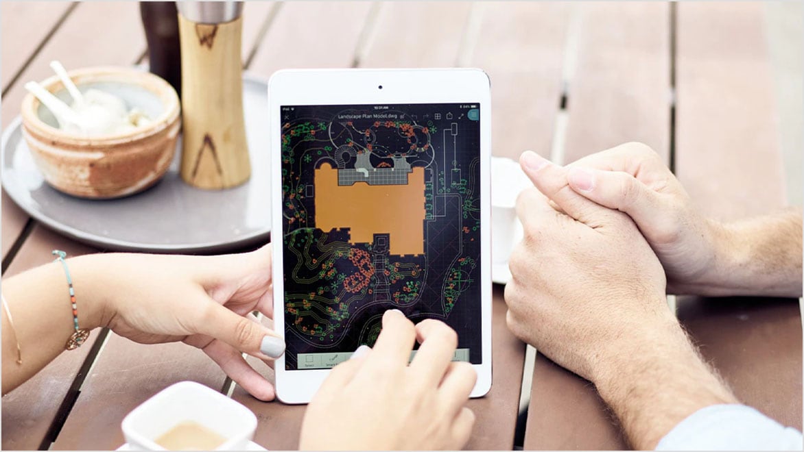 People using AutoCAD in a mobile environment.