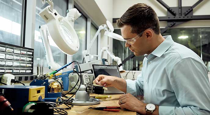 Man working in the electrical workshop